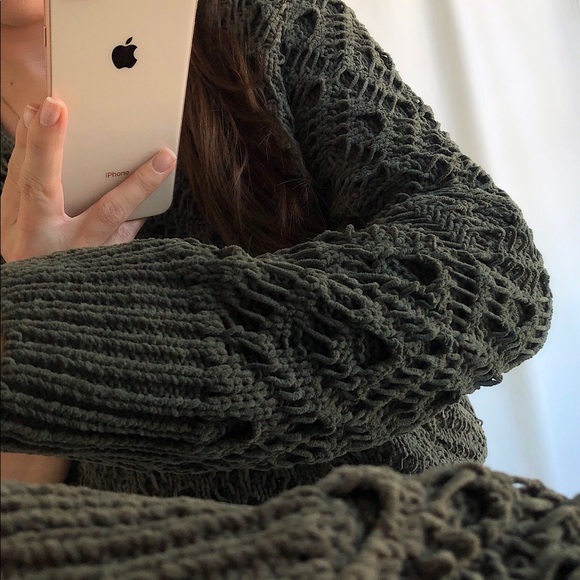 The Cropped Sweater - Picture 2 of 9